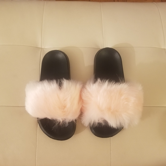 Faux fur Slides - Picture 2 of 4